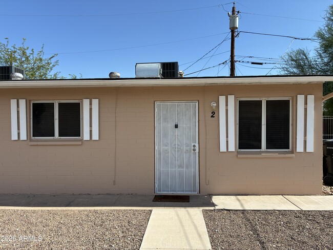 Building Photo - 1349 E Sahuaro Dr Unit 2