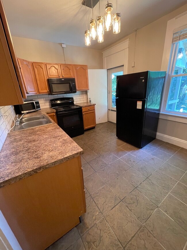 Kitchen - 400 Chittenden Ave Unit 400