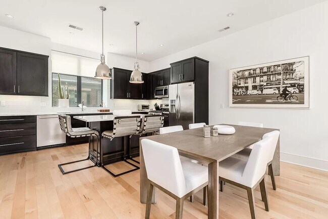 Photo - 111 Aston Row Ln