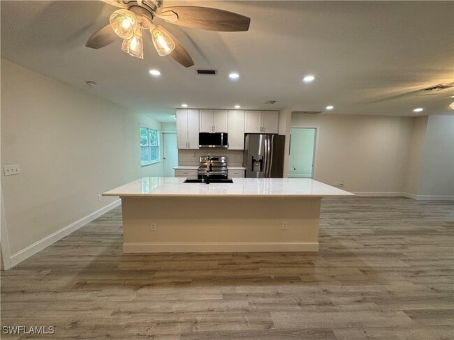 Photo - 221 18th Ave NW