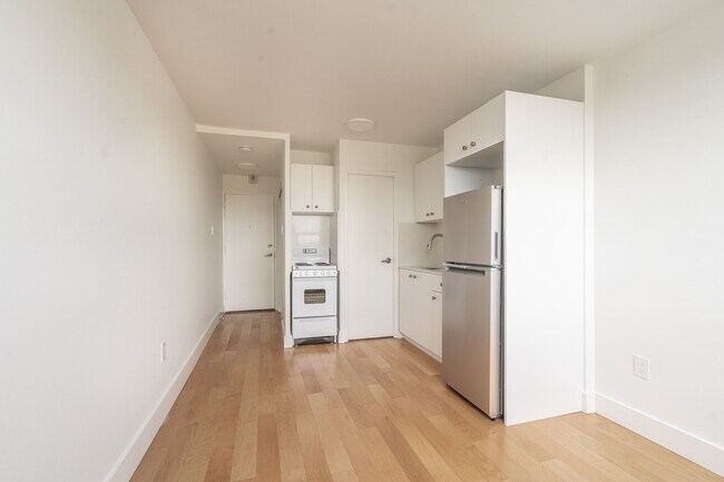 Photo - 730 St Clarens Ave Unité 810