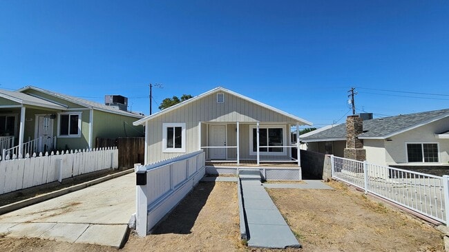 Photo - 218 F St