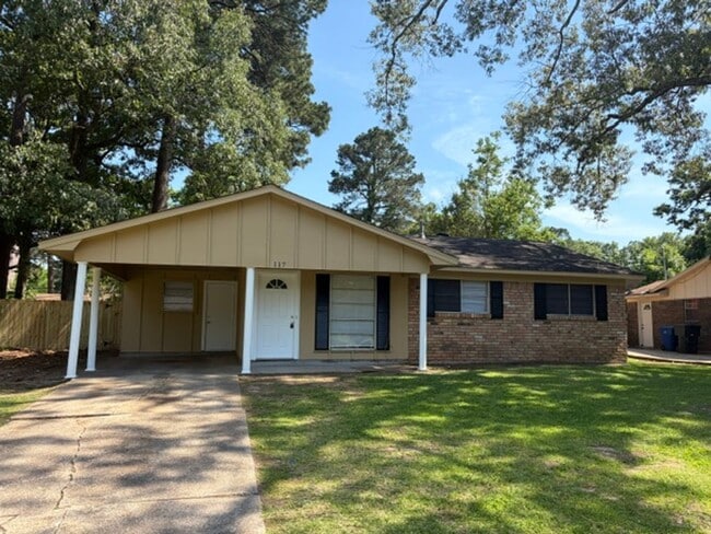 Building Photo - Beautiful Southern Hills 3 Bedroom Home