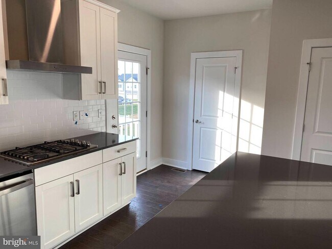 Photo - 232 Red Leaf Ln