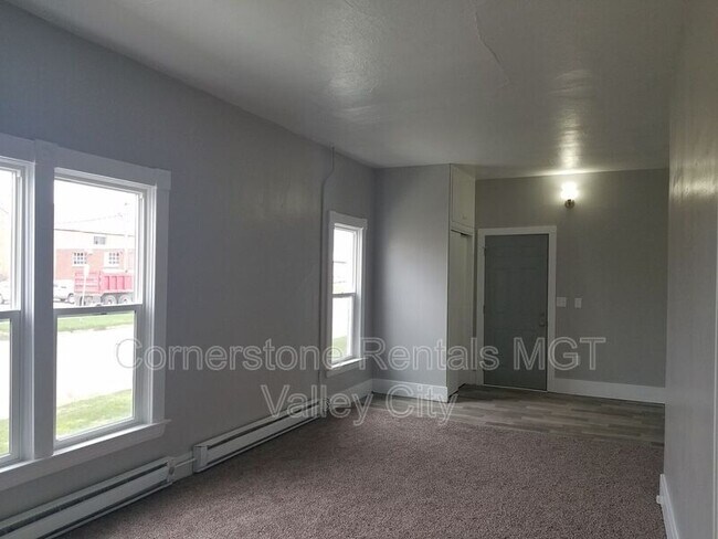 Photo - 205 3rd Ave SE
