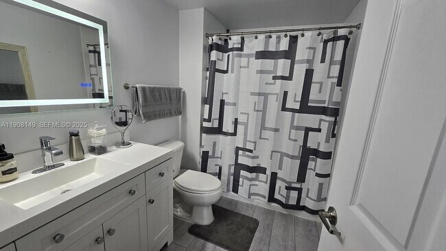 Photo - 275 NE 18th St Unidad PH-10