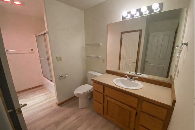 Photo - 180 NW Hwy 101 Unit 180B