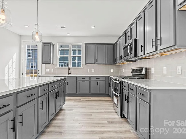 Photo - 7105 Brookview Ln