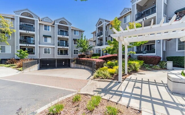 Building Photo - Discover the best location in the complex ... Rental