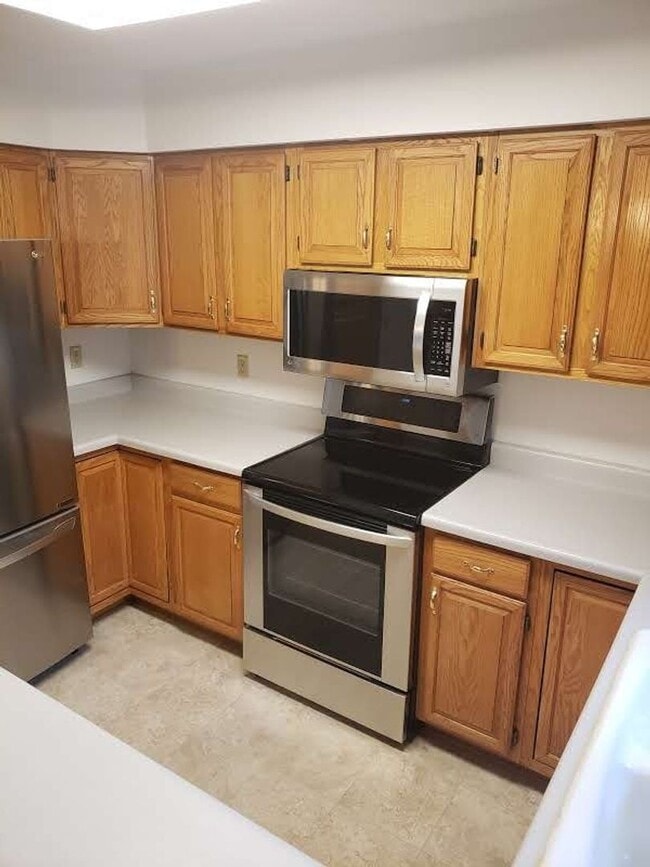 Photo - Spacious 3 bedroom, 2 1/2 bath Duplex