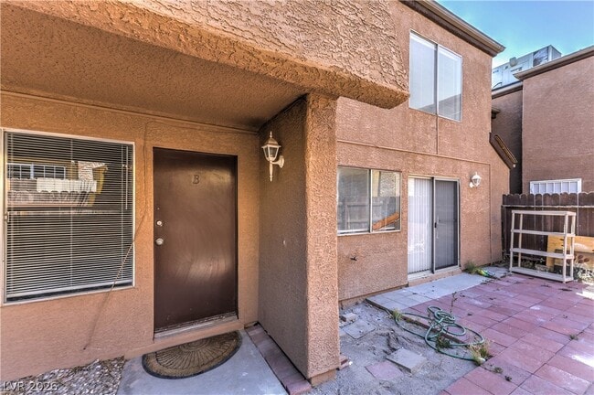 Building Photo - 1481 Living Desert Dr Unit B