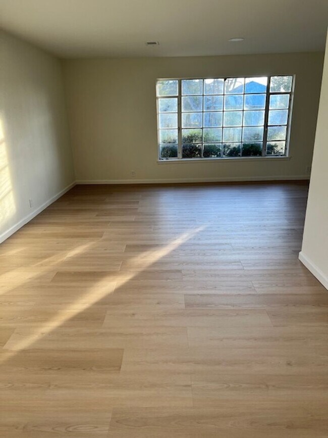 Photo - 1705 Campbell-House