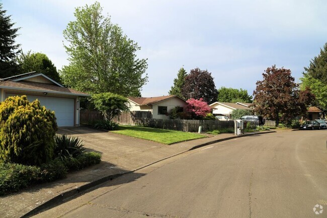 Building Photo - 3 Bed 2 Bath Home with Huge Fenced Yard/ A...