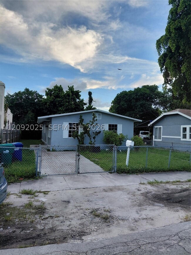 1918 NW 47th St
