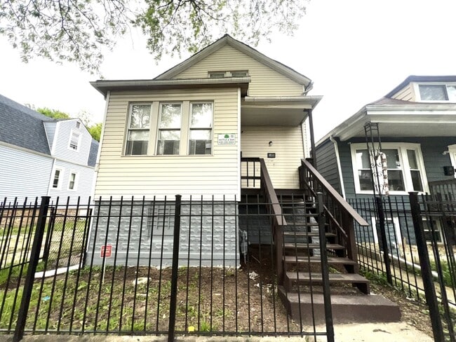 Building Photo - 1233 W 71st Pl