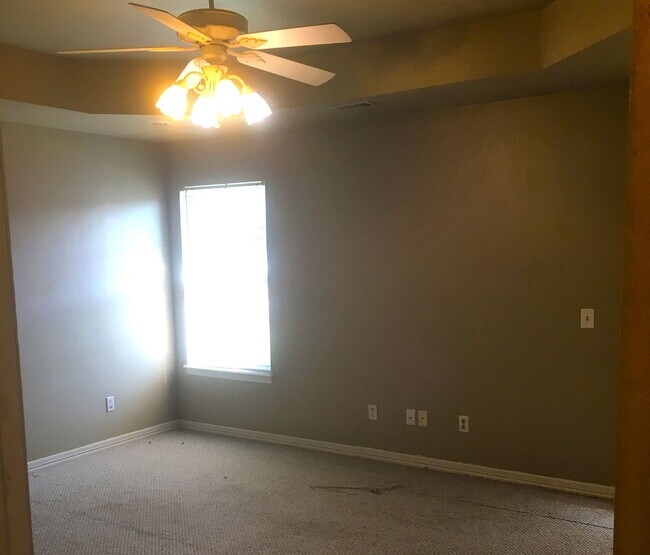 Photo - PRE-LEASING FOR AUG 10TH MOVE-IN! - 4 BED/2BATH HOUSE