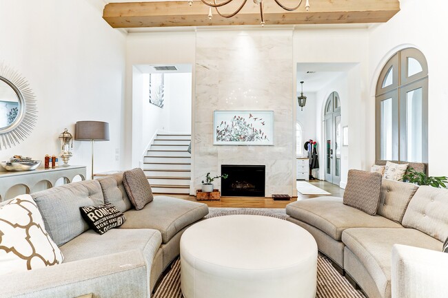 Photo - 1104 Mosaico Ln