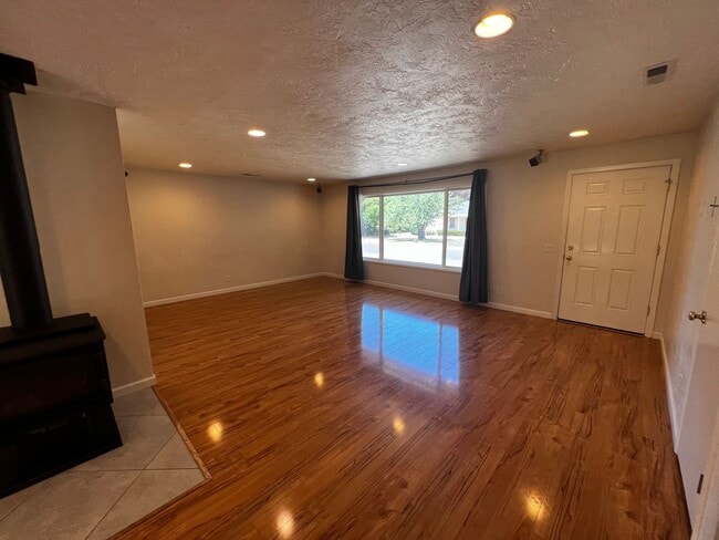 Photo - 4-Bedroom 3-Bathroom house with attached 1 bedroom apartment