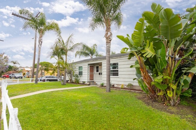 Building Photo - Charming 2 bed /1 Bath Duplex in Pacific Beach 8 Blocks From the Ocean! Unit 1475