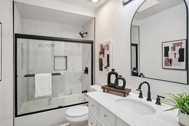 Photo - "Charming 1-Bedroom Retreat in the Heart of San Jose's Vibrant Community!"