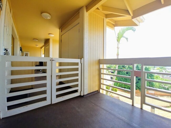 Photo - Available Now | 2 Bedroom, 1 Bathroom Apartment w/Scenic View from Enclosed Lanai | Kualana Knoll... Unidad 11-204