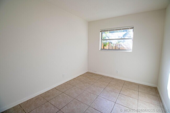 Photo - 835 SW 4th St Unit #3