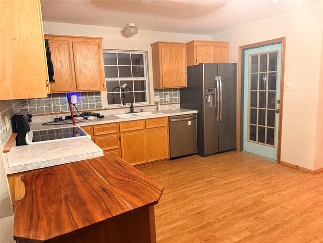 Photo - 2567 Avenue D