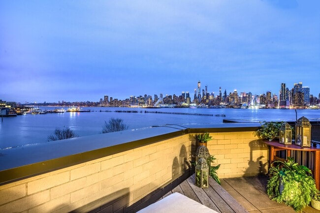 Building Photo - 3 Henley Pl Rental