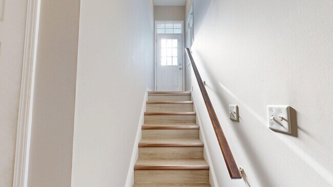 Photo - UNIT 8-3200 SINGLETON AVE-LOWER UNIT Unité 8