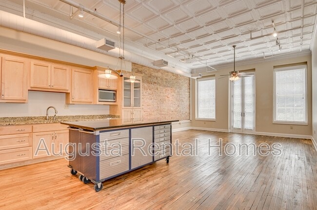 Photo - 1106 Broad St