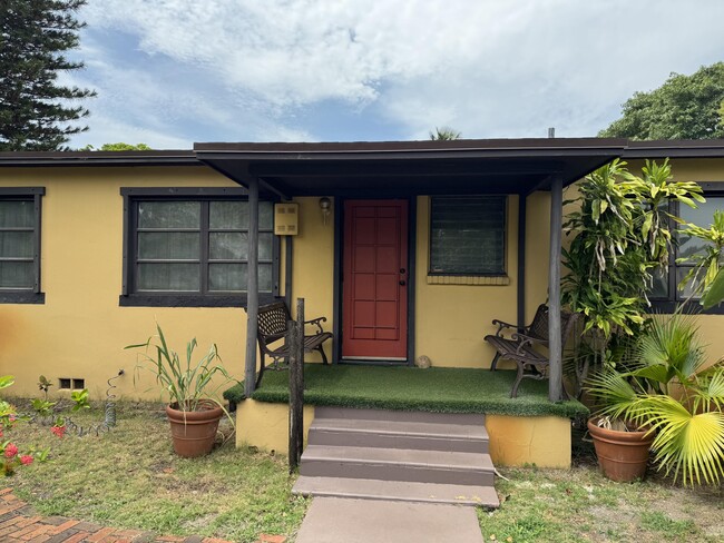 Photo - 2919 Poinsettia Ave