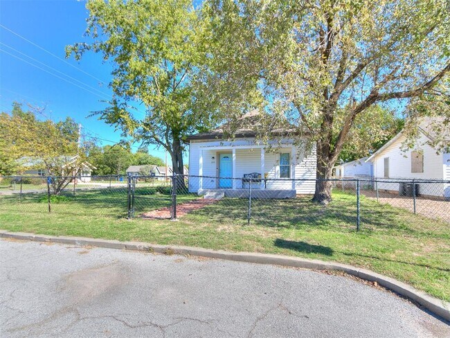 Photo - 223 N Cockrel Ave House
