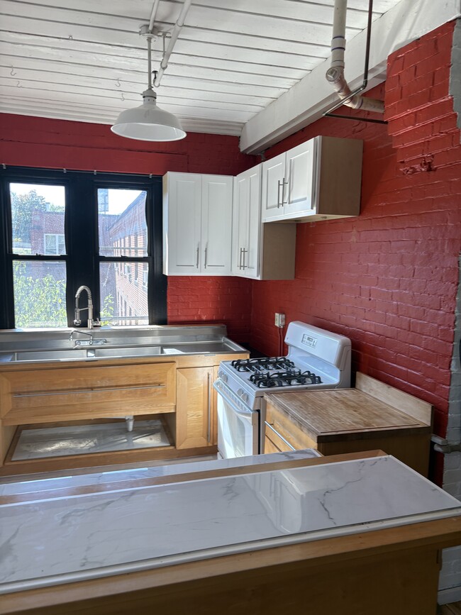 Photo - 464 Pratt Street Ext Unit 303