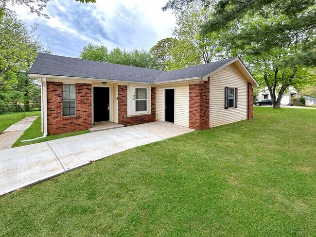 Photo - 106 Greenwood Cir