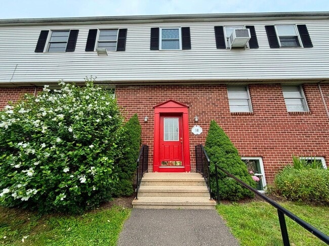 Building Photo - 18 Fairview Dr Unit 3