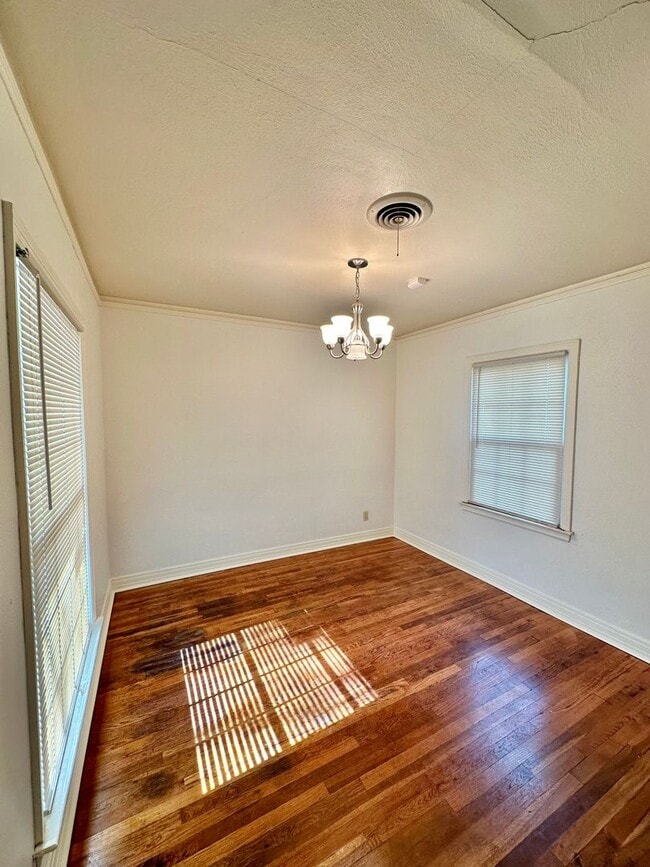 Photo - If You’ve Been Looking for Cozy, This Might Be It | 2/1 Pre-Leasing For 8/1