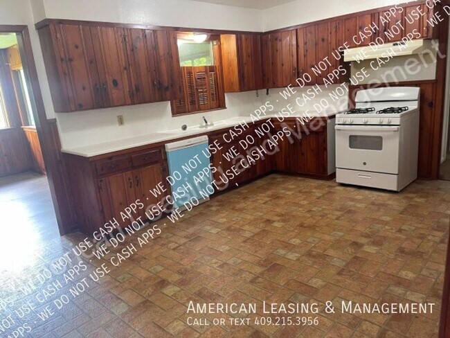 Photo - *MOVE-IN SPECIAL!!* $100 OFF 1st Full Mont...