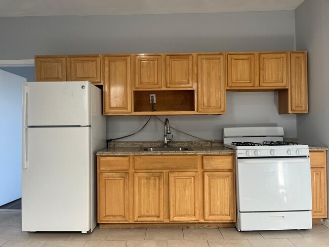 Building Photo - 41 W 54th St Unit 4