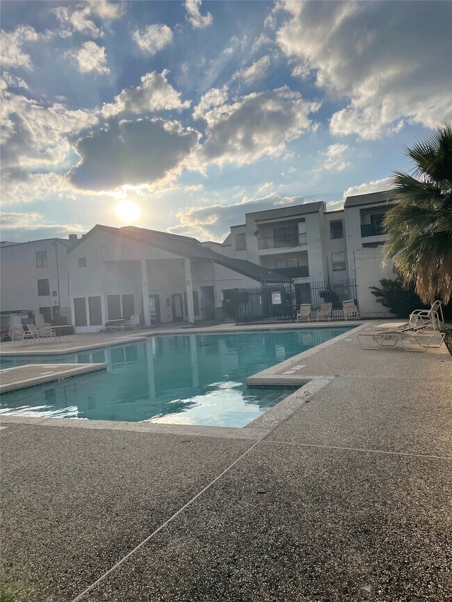 Photo - 2824 S Bartell Dr Unidad 311