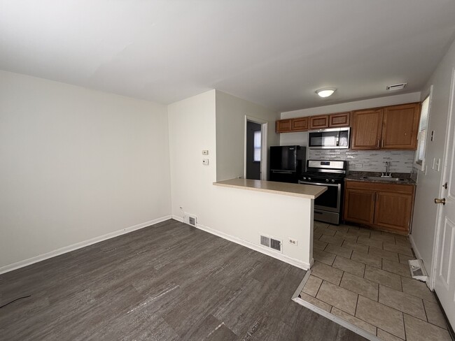 Photo - 370 Bent St Unit 3