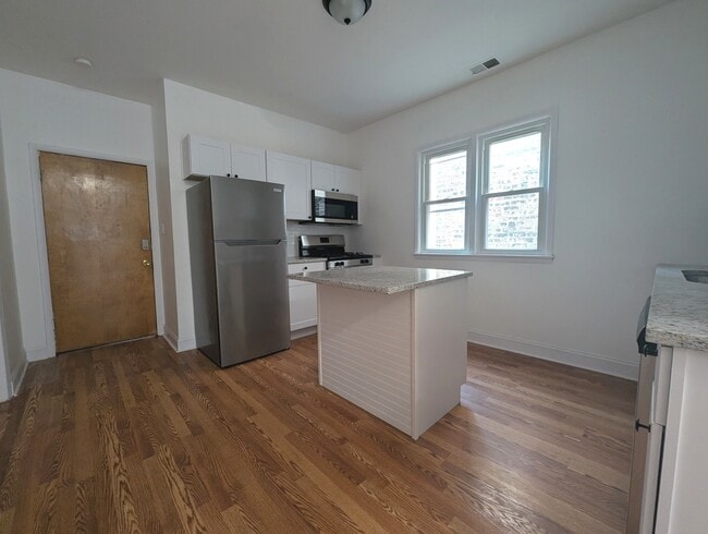 Photo - 1520 W Melrose St Unit 2F