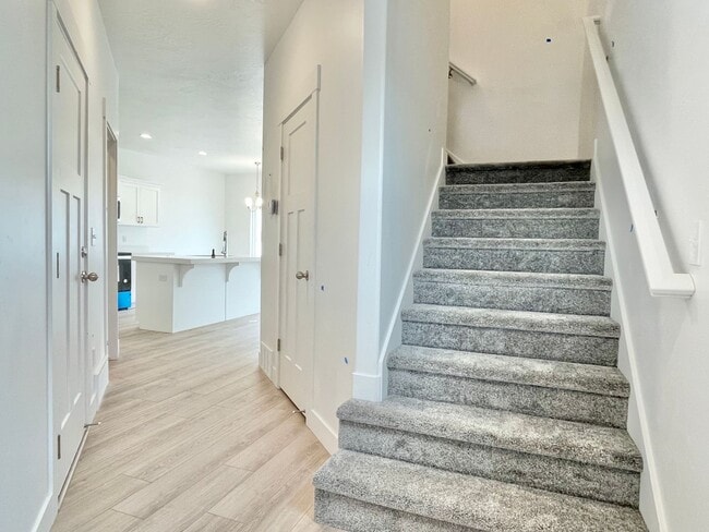 Photo - Bright & Beautiful Townhome in American Fork!