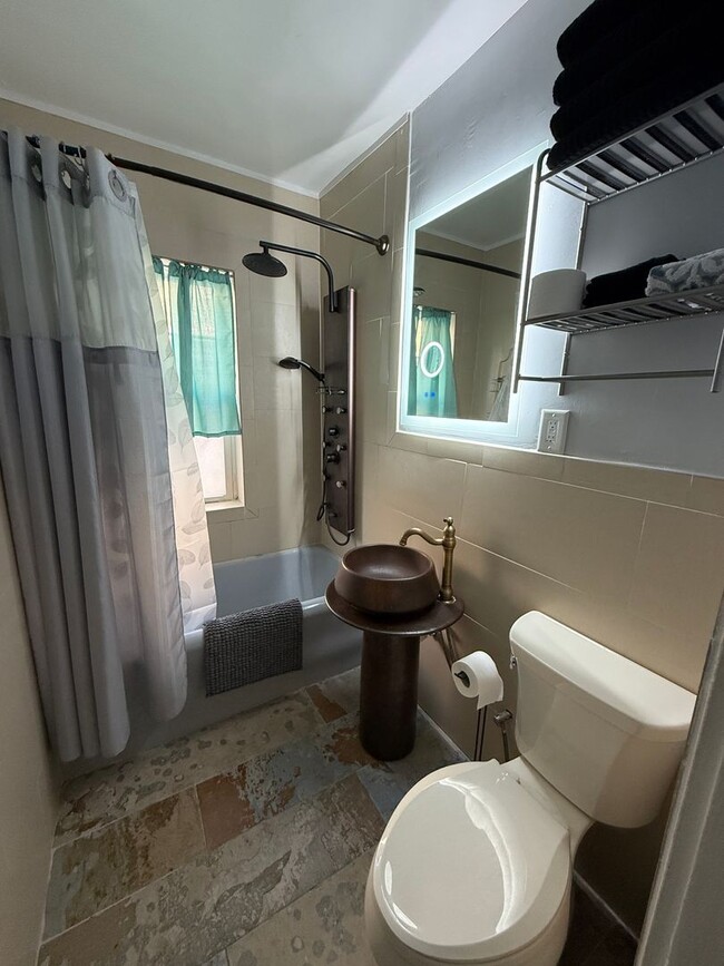 Photo - 1028 E Juneau Ave Unidad 702