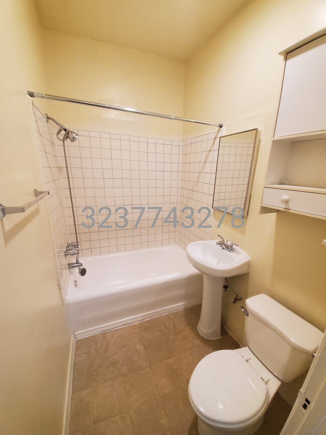 Photo - 648 N Hobart Blvd Unidad 14