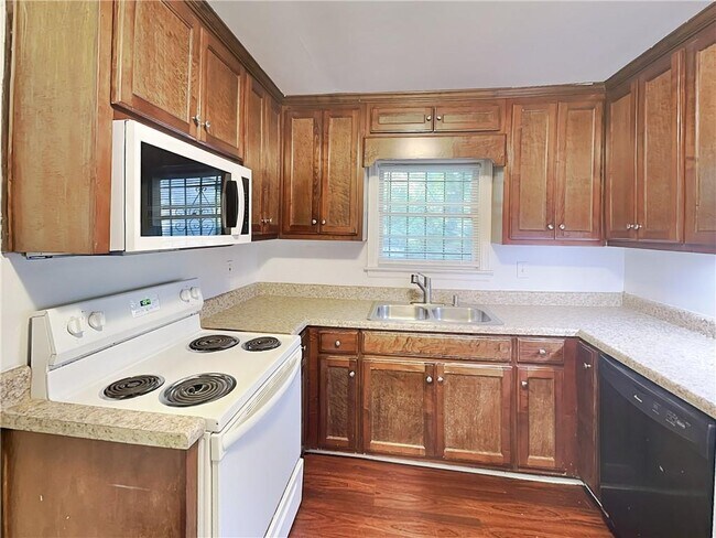 Photo - 816 Gertrude Pl NW
