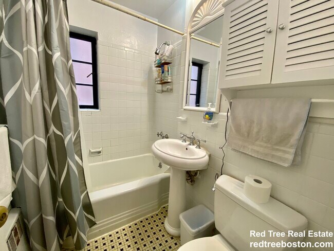 Photo - 69 Strathmore Rd Unit 4