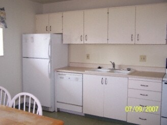 Oak Tree kitchen - Oak Tree Apartment