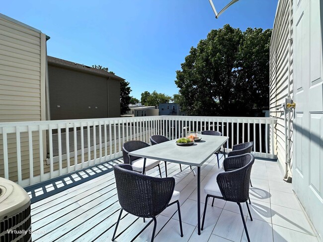 Building Photo - 125 Zabriskie St Unit #2