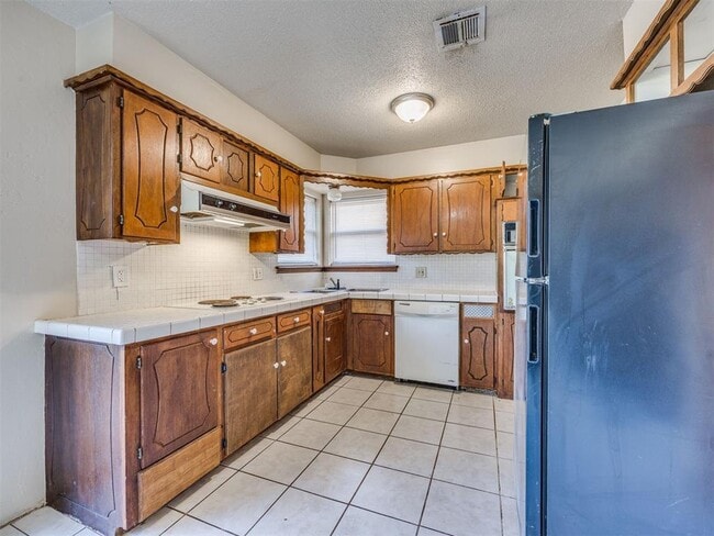 Photo - 837 Briarlane Rd