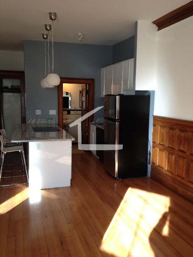 Photo - 861 Beacon St